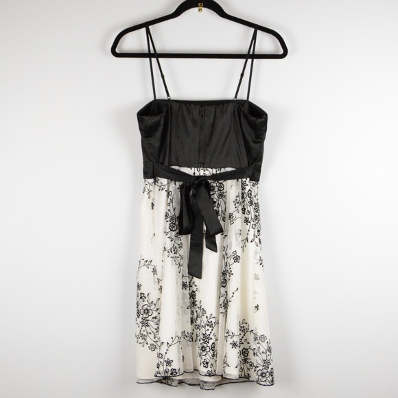 Shimmer Black & White Floral Mini Dress sz 7 - Picture 4 of 5
